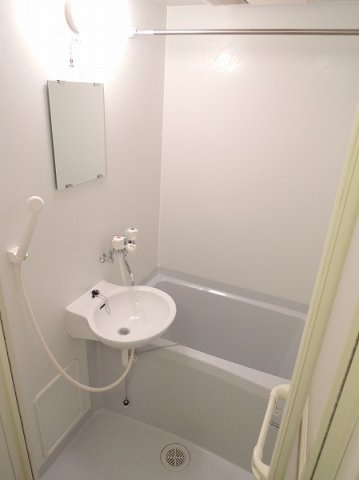 レオパレスＦｉｏｒｅⅢの浴室