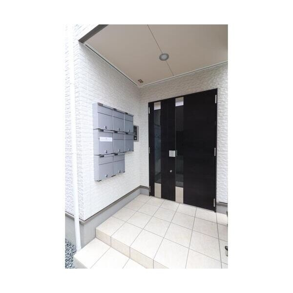 West Tail Windのエントランス