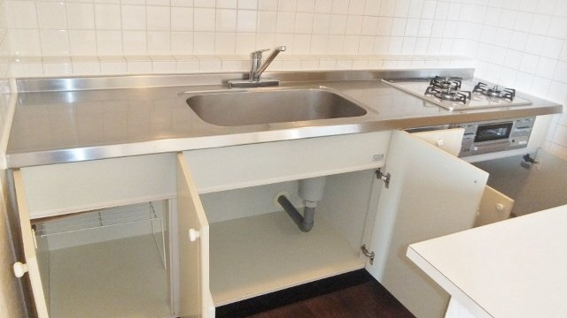 プラムロイヤル原木中山の設備|広々としているキッチンです☆