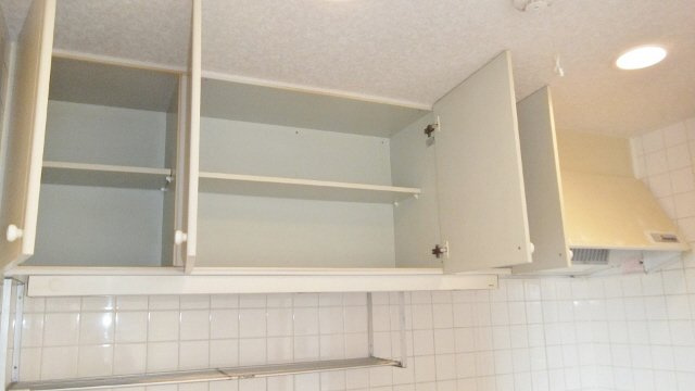プラムロイヤル原木中山のその他|キッチン上部にも収納あります