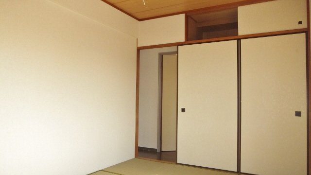 プラムロイヤル原木中山の居間・リビング|使い勝手の良い間取りです