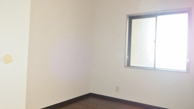 プラムロイヤル原木中山の寝室|洋室5.5帖