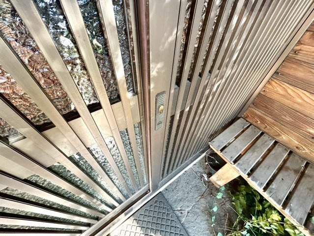 【防犯設備】 | 当然のことではありますが、オートロックやセンサーライト、ホームセキュリティーなどの防犯設備があれば、小さいお子様がいるご家庭も安心ですよね！まず物件購入の際は、防犯設備もチェックするようにしましょう。