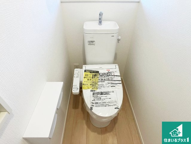 赤穂市海浜町　第2期　新築一戸建てのトイレ|1・2階の2ヶ所にあるので、朝の忙しい時間の順番待ちもなく、深夜の利用にも大変便利です。