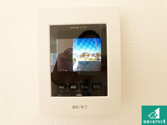 赤穂市海浜町　第2期　新築一戸建ての防犯設備|カラーモニターインターホン！声だけでなく来訪者の姿や顔がモニターで確認できるので、小さなお子様がいらっしゃるご家庭でも安心できます！