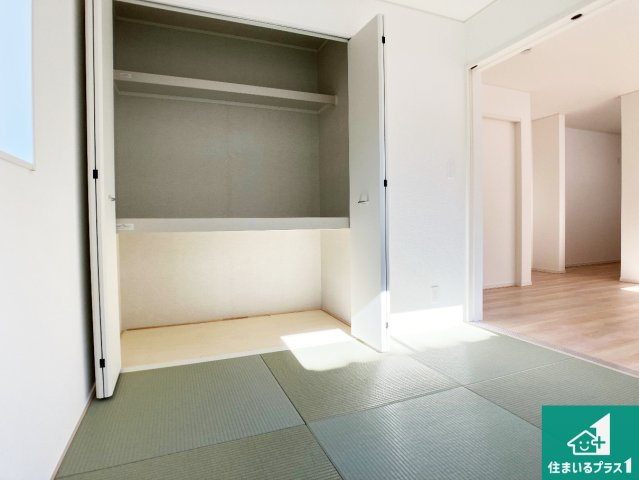 赤穂市海浜町　第2期　新築一戸建ての和室|一室あると便利な和室は客間としてだけでなく、小さなお子様のプレイルームや食後のくつろぎスペースとしてもご利用いただけます。収納もついていますので大活躍間違いなし！