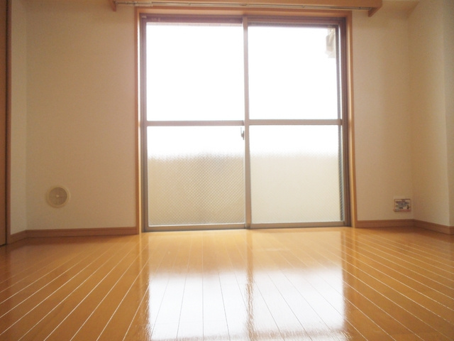 サンライズ中十条の洋室|使いやすい形のお部屋です♪