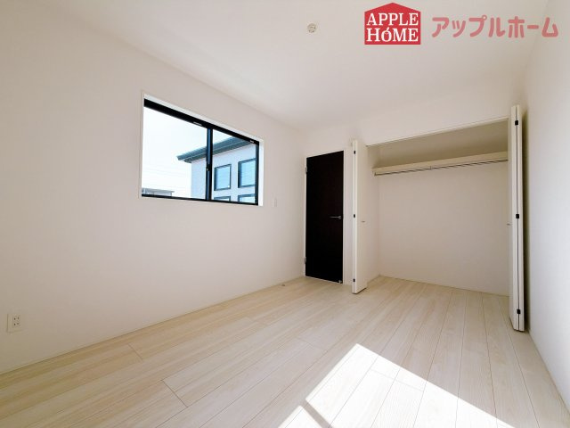 【新築住宅】深谷市上野台2期 全2棟の洋室|２階居室は全室収納あり！たっぷりある収納活用でお部屋もキレイを保てます♪