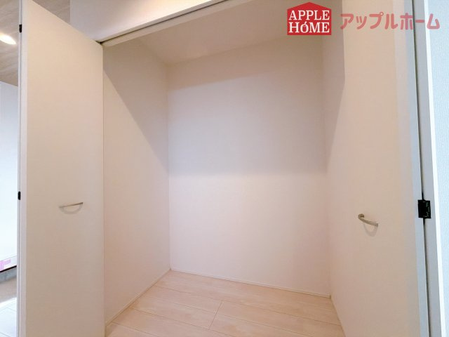 【新築住宅】深谷市上野台2期 全2棟の収納|玄関横には大容量収納♪