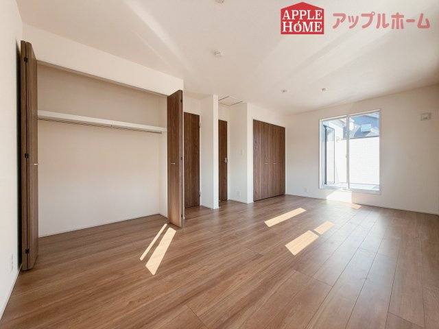 【新築住宅】深谷市国済寺 全1棟の洋室|２階居室は全室収納あり！たっぷりある収納活用でお部屋もキレイを保てます♪