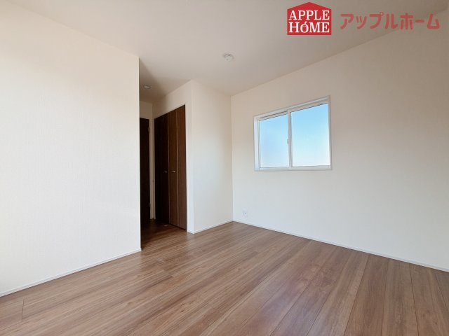 【新築住宅】深谷市国済寺 全1棟の洋室|２階居室は全室収納あり！たっぷりある収納活用でお部屋もキレイを保てます♪