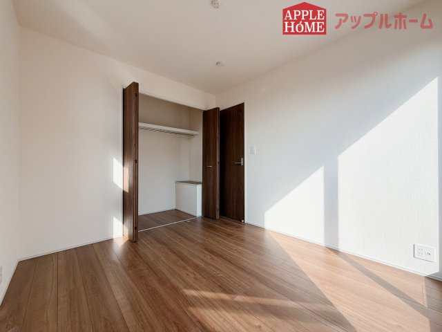 【新築住宅】深谷市国済寺 全1棟の洋室|２階居室は全室収納あり！たっぷりある収納活用でお部屋もキレイを保てます♪