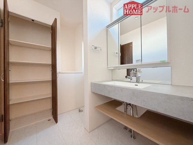 【新築住宅】深谷市国済寺 全1棟の独立洗面台|お洒落な独立洗面台♪