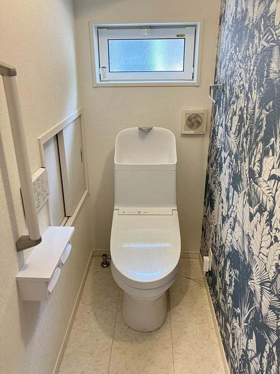 関前戸建のトイレ