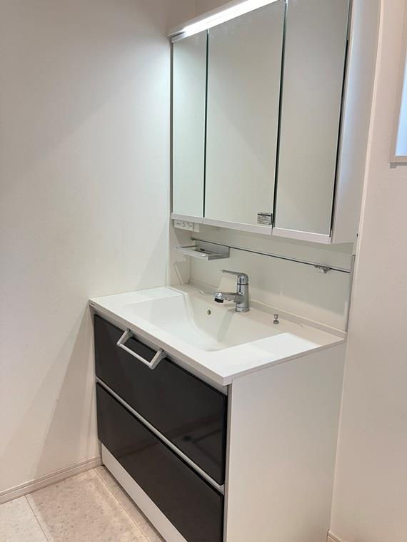 関前戸建の洗面所