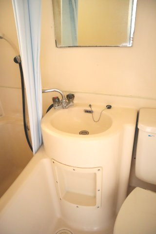 三鷹市井の頭２丁目のアパートの洗面所