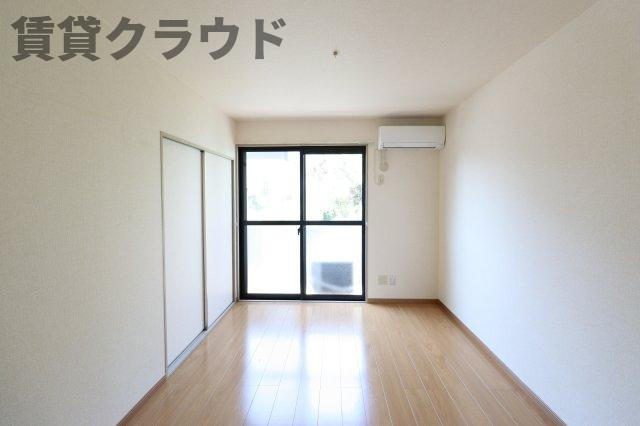 ジョイ・フィールドの居間・リビング|おしゃれな居間です