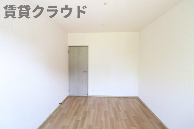 ジョイ・フィールドの寝室|使い勝手のいい寝室です