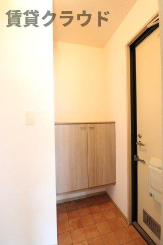 ジョイ・フィールドの玄関|明るい玄関です