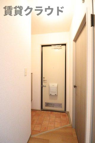 ジョイ・フィールドの玄関|明るい玄関です