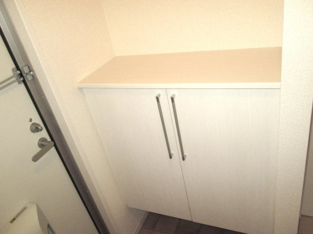 セリア141の玄関