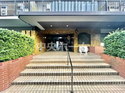 【エントランス】 | ローズハイツ平井 | 【エントランス】マンションのエントランスは、その物件の印象を決める、顔とも言える場所です。毎日通る場所ですからきれいなのが一番です。