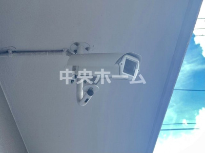 【防犯設備】 | ローズハイツ平井 | 【防犯カメラ】何かあった時の大事な証拠になることももちろんなりますが、防犯というくらいですので大事なのは防犯カメラがあることによって抑止力につながることですよね。