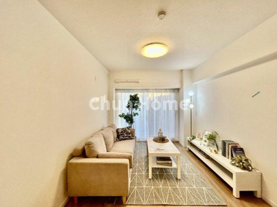 【洋室】 | ローズハイツ平井 | 【洋室】快適に過ごす条件は、一人ひとり違います。だからこそ飾り過ぎないシンプルな内装と偏り過ぎないデザインで統一しております。居住していく中でオーナー様だけの【マイホーム】に創り上げて下さい