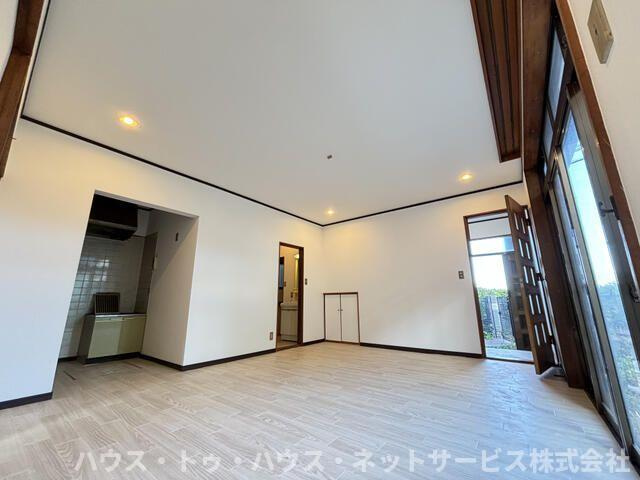 柏市藤ヶ谷貸家の居間・リビング