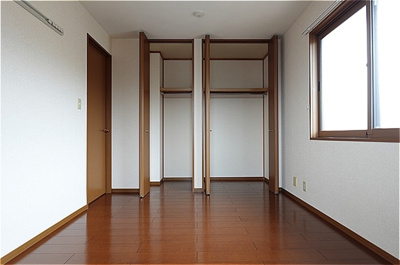 【洋室】 | フローラルコート Ｅ | 北側洋室・クローゼット