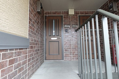 【玄関】 | フローラルコート Ｅ | 玄関前