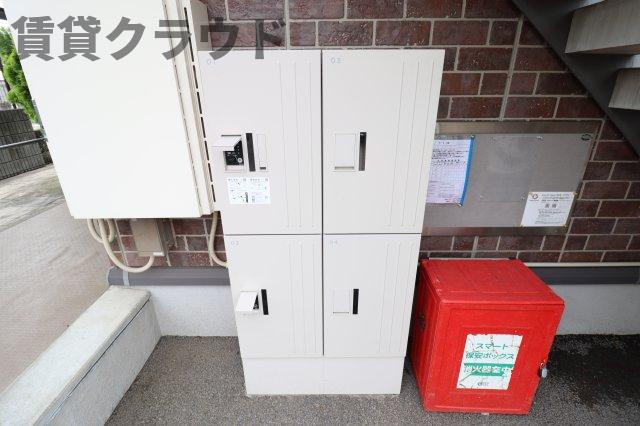 コモドカーサ　Ａのエントランス|宅配ボックスがあると、自分の時間を有効活用できますね！