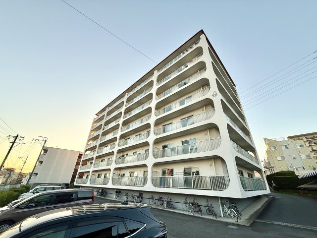日商岩井鳴海ハイツの外観