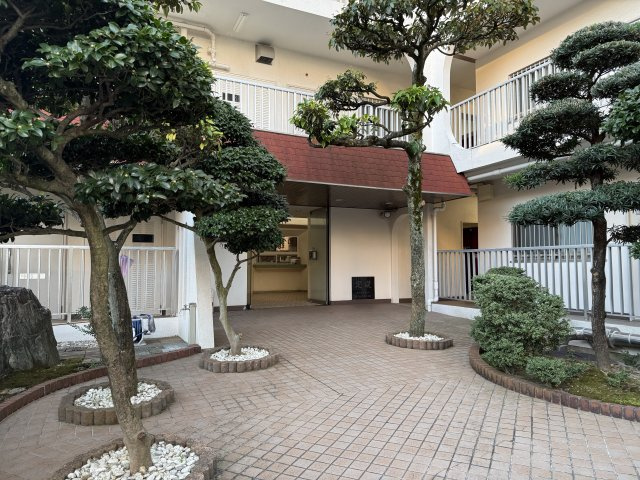 日商岩井鳴海ハイツの庭
