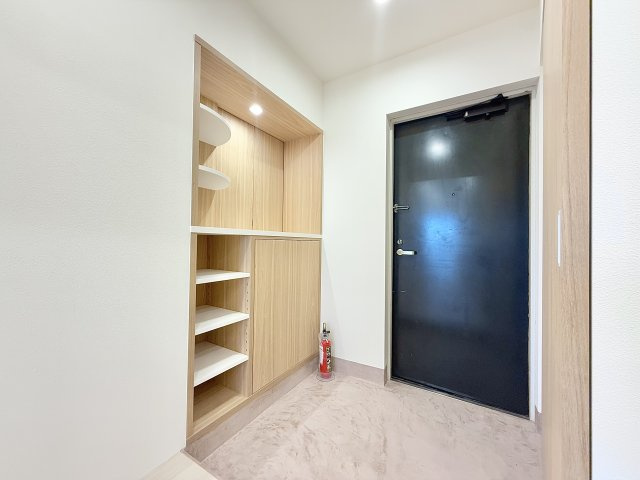 ホワイトキャッスル植田Ⅵの玄関