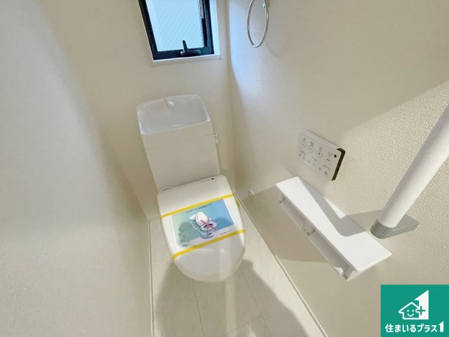 神戸市垂水区旭が丘　新築一戸建てのトイレ|1・2階の2ヶ所にあるので、朝の忙しい時間の順番待ちもなく、深夜の利用にも大変便利です。