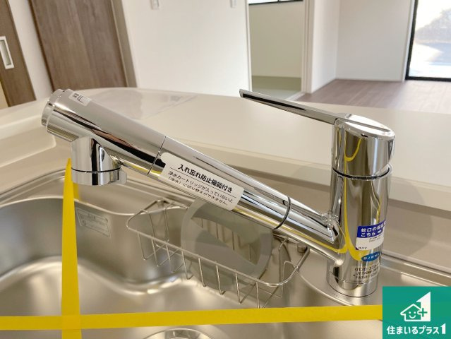 神戸市垂水区旭が丘　新築一戸建ての設備|浄水器を内蔵！炊飯時、お茶を作る時に安心してお水を使えます！お湯と冷水、浄水と原水、シャワーの切替えもワンタッチです！