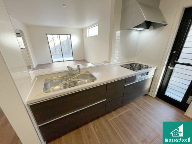 神戸市垂水区旭が丘　新築一戸建ての前面道路含む現地写真|周辺は落ち着いた街並みの住宅地！子育てがしやすい住環境です！まだ未完成ですが、現地でしかわからない事もございます。是非一度ご覧ください。