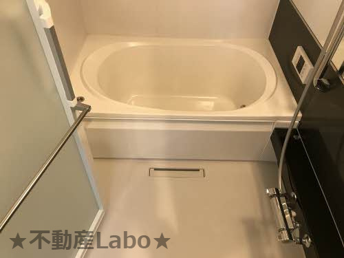 シャーメゾンガーデン松茂Cの浴室