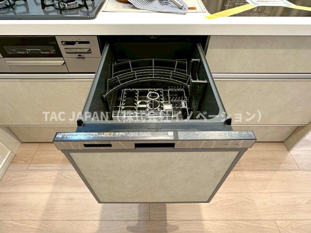 赤羽神谷サンハイツのキッチン|【ビルトイン食器洗浄乾燥機】
食事の時間がバラバラでも最後の人がスイッチを入れれば洗い物が完了。家事の時短に大活躍です。