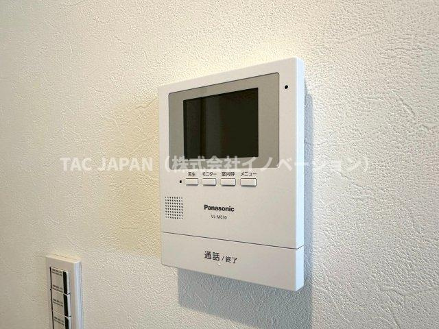 赤羽神谷サンハイツの防犯設備|【モニター付きインターホン】
リビングから来訪者を確認できる防犯性に優れたモニタ付インターホン。