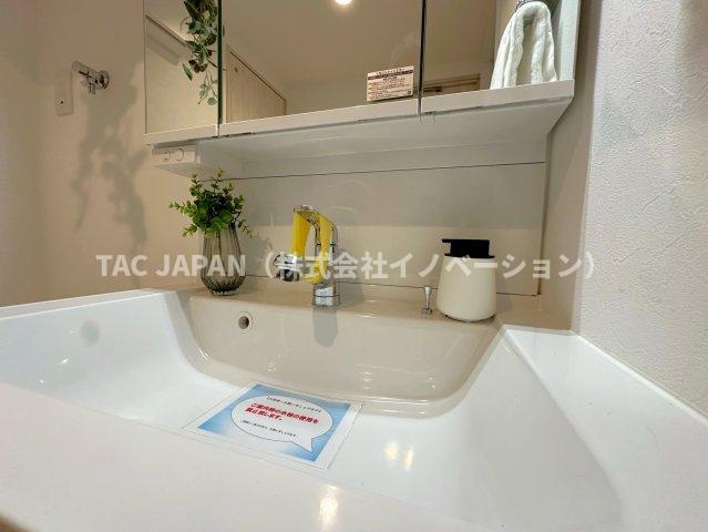 赤羽神谷サンハイツの洗面所|【洗面ユニット】
つなぎ目が無くお手入れ楽々シームレスタイプ。