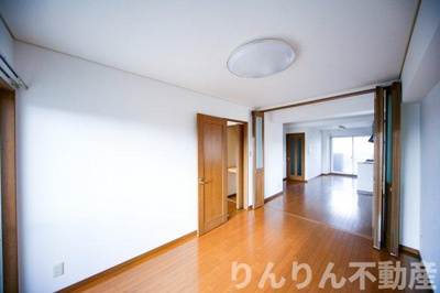 【居間・リビング】 | ルモンド交成 | 居間です