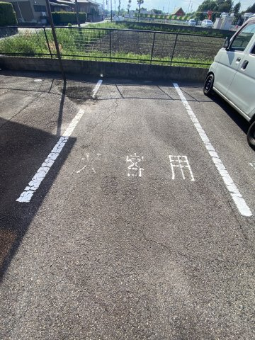 サンハイツ長谷川の駐車場