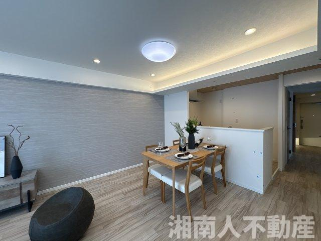 ダイアパレス湘南虹ケ浜オーシャンビューの居間・リビング|ゆったり過ごせるリビングです