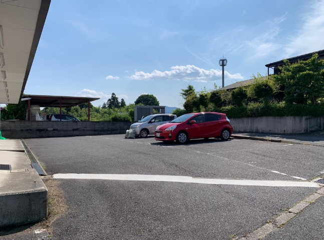 大津市真野４丁目の店舗事務所の駐車場