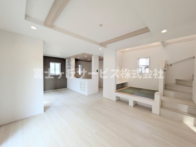 【居間・リビング】 | 浜松市中央区雄踏町宇布見 2期 新築一戸建て 1号棟 | リビングです