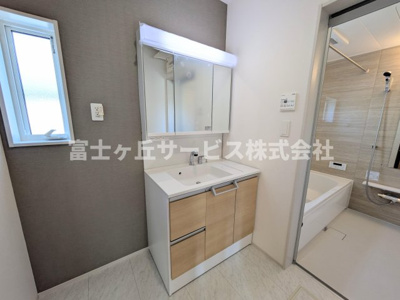 【独立洗面台】 | 浜松市中央区雄踏町宇布見 2期 新築一戸建て 1号棟 | 独立洗面台です