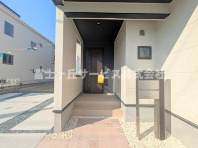 【エントランス】 | 浜松市中央区雄踏町宇布見 2期 新築一戸建て 1号棟 | エントランスです