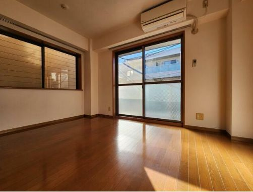 ガーデンアベニューの居間・リビング